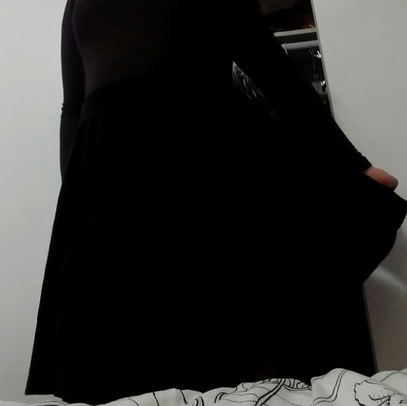 Hot Topic Velvet Skater Pocket Skirt - Picture 1 of 2